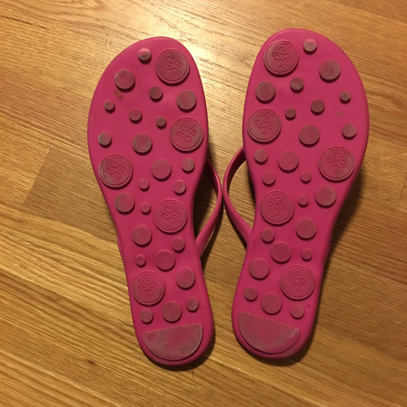 BCBG Flip Flops - Picture 4 of 4